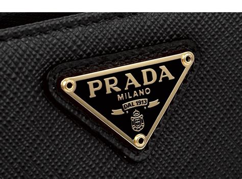 三角形logo衣服|誰才是三角形標誌的主人？究竟是 Prada 還是 Bottega。